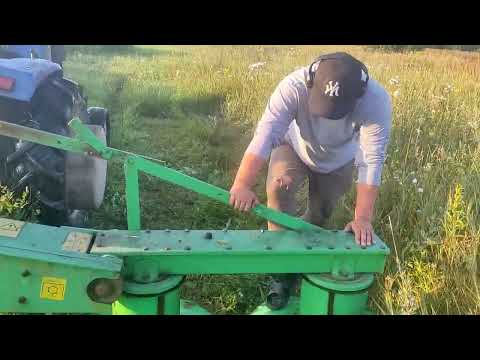 Видео: Криничний | Косовиця трави, сіно для биків, трактори Скаут 404 та Зубр 240