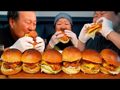 Видео: 🍔Домашний чизбургер из цельной курицы - кулинарное шоу Мукбанг