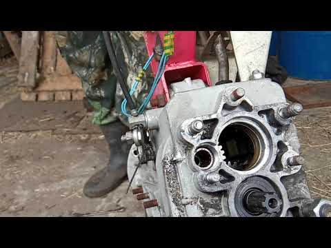 Видео: Разборка КПП мотоблока "Угра" Часть 2