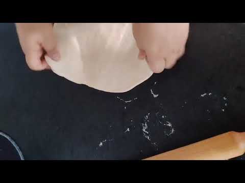 Видео: Раскатываем тесто для самсы и каттама