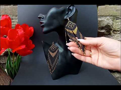 Видео: Авторская бижутерия ручной работы Длинные  серьги из бисера с бахромой Черные с золотом