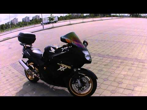 Видео: Обзор Honda CBR1100XX Super Blackbird