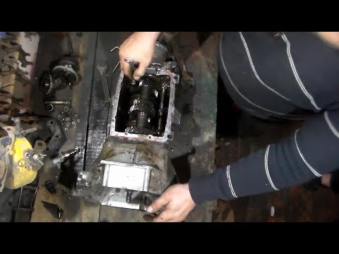 Видео: Пощаговое пособие по разборки пятиступенчатой коробки передач ваз классика .