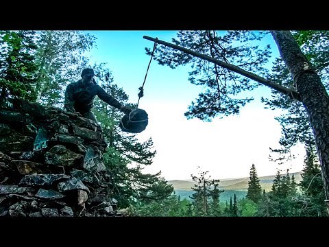 Видео: Строим КАМЕННЫЙ ДОМ в ГОРАХ - Деревянный КРАН, ВОДОСБОР, ЛОВУШКА, Лесная КУХНЯ