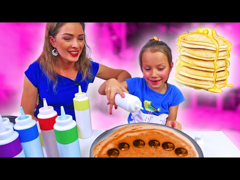 Видео: Halloween Pancake Art Challenge Хеллоуин Блинный Челлендж Вика против Мамы / Вики Шоу