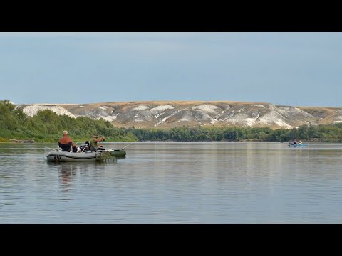 Видео: ПОЙМАЛ РЫБУ, КОТОРАЯ ЛОМАЛА КРЮЧКИ МЕСТНЫМ РЫБАКАМ! Рыбалка на дальних берегах.