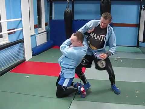 Видео: Как защититься  от спины с колен.
