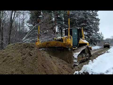 Видео: КАК БУЛЬДОЗЕР ДЕЛАЕТ ДОРОГУ?