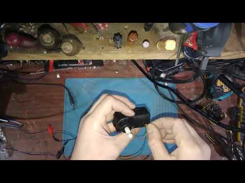Видео: Как проверить и установить электро корректор ( регулятор ) фар на Шкода Октавия