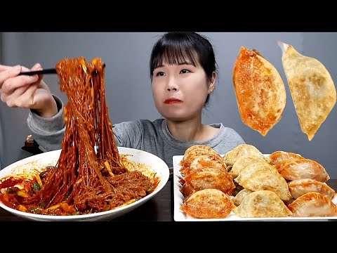 Видео: Скучная, холодная лапша, пельмени, мукбанг