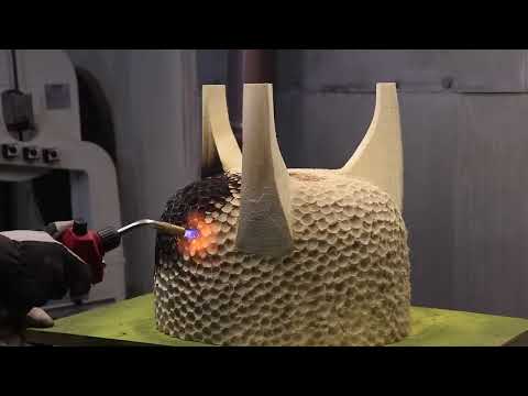 Видео: От необработанного пня к чёрному искусству