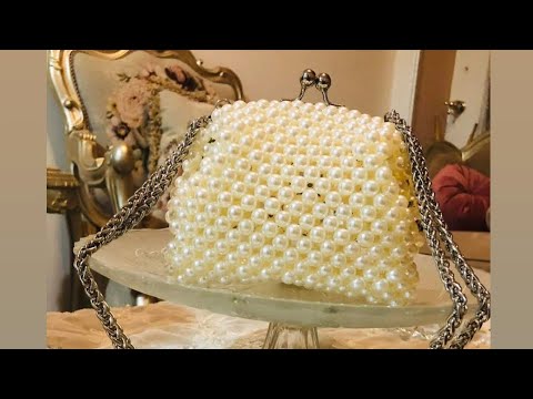 Видео: Как сделать модную сумку из бисера с металлическим каркасом