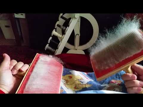 Видео: Чешу мереносовую шерсть