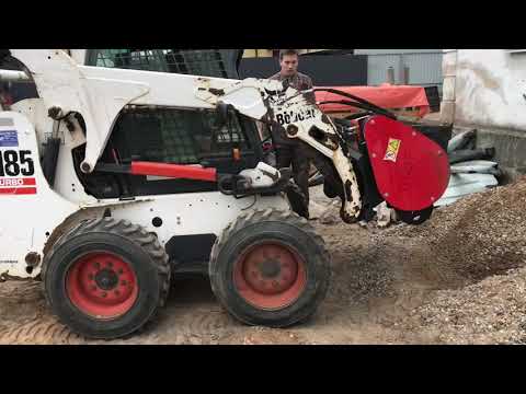 Видео: Bobcat concrete mixer.  Бетономешалка для Bobcat. Небольшой бетонный завод.