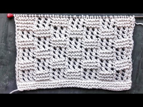 Видео: Простой ажурный узор спицами для вязания свитеров, палантинов, пледов