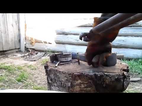 Видео: Гну ножи к самодельной почва фрезе из рессор  .