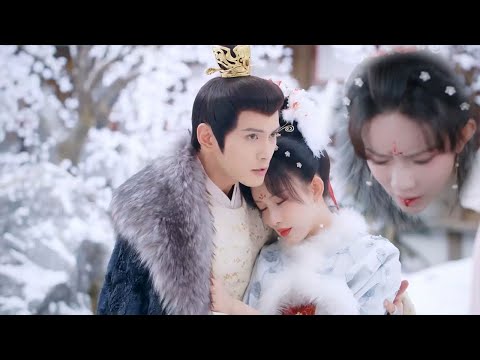 Видео: Золушка пьет яд в объятиях принца, он понимает, насколько она важна!