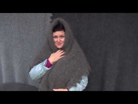 Видео: Два новых пуховых платка и две косынки только со спиц, не пушенных и не крашенных.