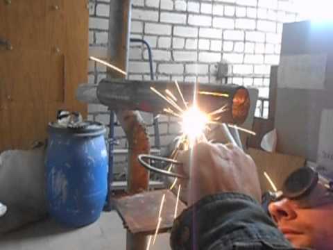 Видео: Как варить потолочный шов газосваркой