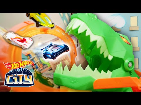 Видео: ДРЕЙВЕН СТРОИТ БАРРИКАДУ ИЗ 1000 МАШИНОК! | Свежие новости | @HotWheelsRussia