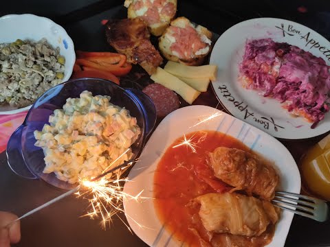 Видео: МУКБАНГ ОБЖОР / ОЛИВЬЕ / СЕЛЕДКА ПОД ШУБОЙ / СВИНИНА ЗАПЕЧЕННАЯ / ГОЛУБЦЫ / ПРЕДНОВОГОДНИЕ ВКУСНЯШКИ