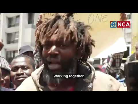 Видео: Власти подверглись критике за удаление неформальных торговцев из центрального делового района