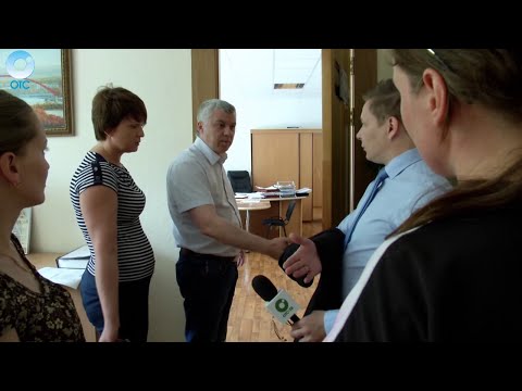 Видео: Уведомление о выселении. Почему сироту с двумя детьми лишают единственного жилья?