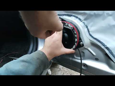 Видео: Замена штатных динамиков в Geely Coolray/Belgee X50 на DL Audio Anaconda 165 Comp