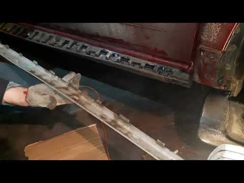 Видео: снятие накладки порога Рено Дастер