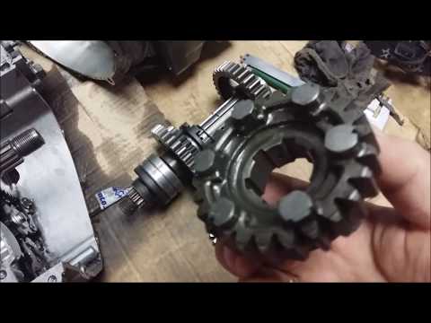 Видео: Ремонт коробки передач  Kawasaki ZZR 400.