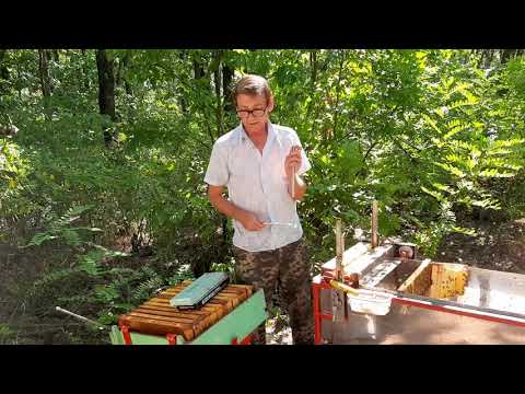 Видео: Распечатыватель пчелиных сот МП2-21 ПУФЛЕР В.Ф.
