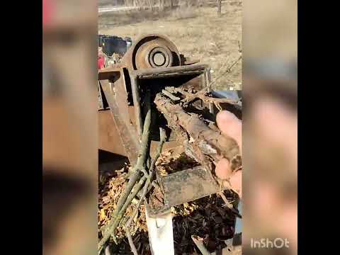 Видео: Шнэковый измельчитель веток с карданным приводом от мотоблока, Очередной выезд по щепу.