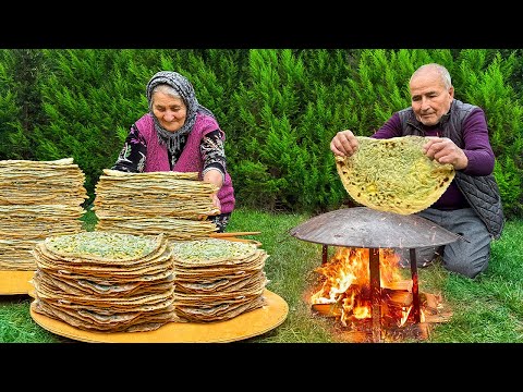 Видео: Жизнь Бабушки: Приготовила Много Больших Кутабов С Зеленью На Костре!