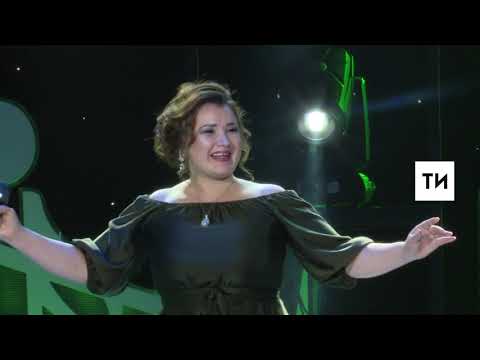Видео: Сиринә Зәйнетдинова “Иртә дә генә торам” җырын башкара