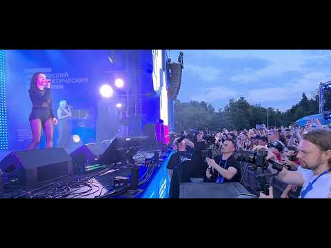 Видео: Юля Волкова | Julia Volkova - Нас не догонят live 19.08.2023 рrоЛето Лужники