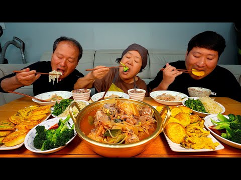 Видео: Корейская домашняя еда! Суп из рыбы-улитки, чон, приправленные овощи - шоу Mukbang eating show