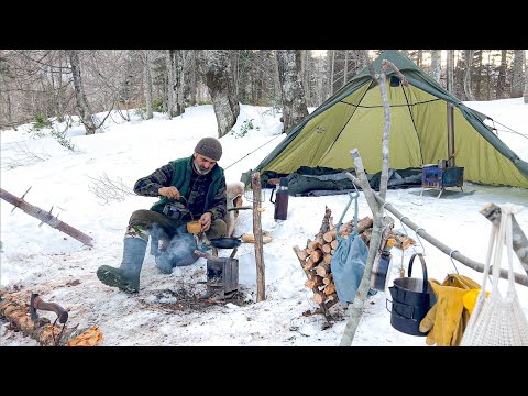 Видео: Зимний лагерь на 2 ночи на краю обрыва. Лагерь в глубоком снегу, день приключений 1