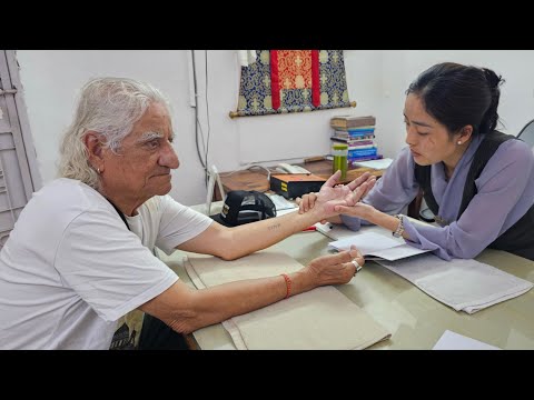 Видео: Завтрак на Мэйнбазаре. Тибетская клиника, диагноз по пульсу. Доктор сразу определила мою проблему.