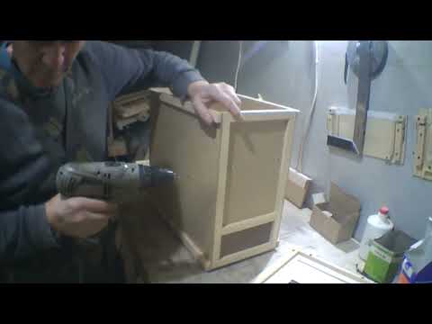 Видео: Тара для сотового пчелопакета из ДВП, бессотовый пчелопакет
