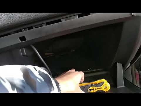 Видео: Замена фильтра салона на Рено Лагуна 3 ( renault  laguna 3) 2008 1,5 dci