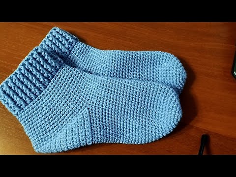 Видео: Уютные носочки крючком с треугольной пяткой. Подробное видео для начинающих.