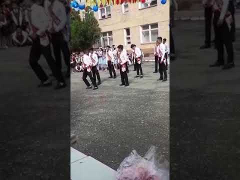 Видео: С жээнбеков 51 школа танцуют попурри просто класс.