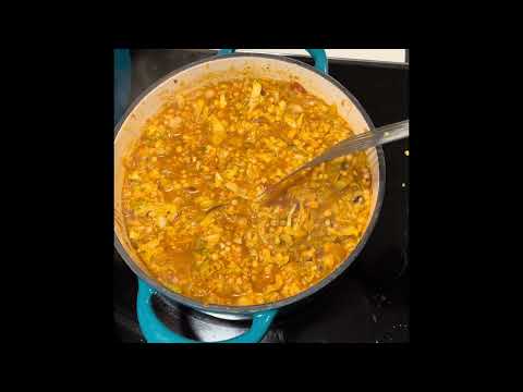 Видео: Тушеная капуста с чечевицей