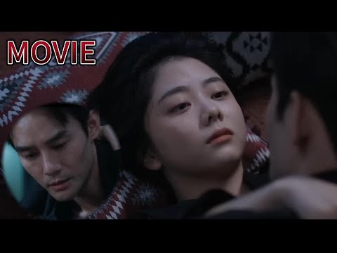 Видео: Пьяная девушка обняла его за шею и не отпускала, но он не решился ответить...