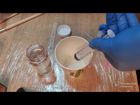 Видео: Работа с жидким стеклом - оформление миниатюр в технике папертоль