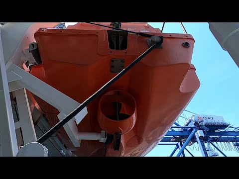 Видео: Как подготовить спасательную шлюпку к спуску?