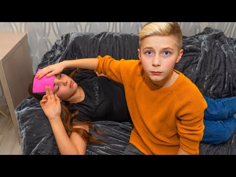 Видео: Спасаю ЛЕРУ...Одни ДОМА.Высокая температура.Rescuing Lera ... Alone in the house.