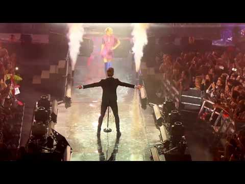 Видео: Дима Билан - Я буду в твоей голове. "Билан 35. Неделимые" 16.11.16 Crocus City Hall