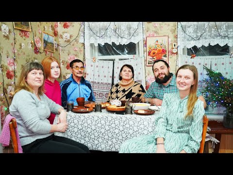 Видео: СЕМЕЙНЫЕ ТРАДИЦИИ В ДЕРЕВНЕ | НАРЯДИЛИ ДОМ К НОВОМУ ГОДУ И ПРИГЛАСИЛИ РОДНЫХ НА ЧАЙ