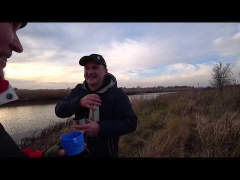 Видео: Солим сало, Делаем холодец и Рыбачим с Димасом